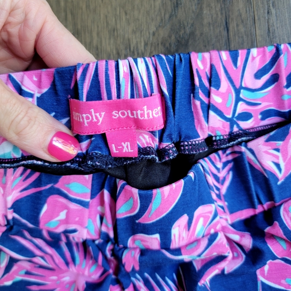 SIMPLY SOUTHERN WOMENS SHORTS size L/XL Stretch Waistband - Picture 3 of 7